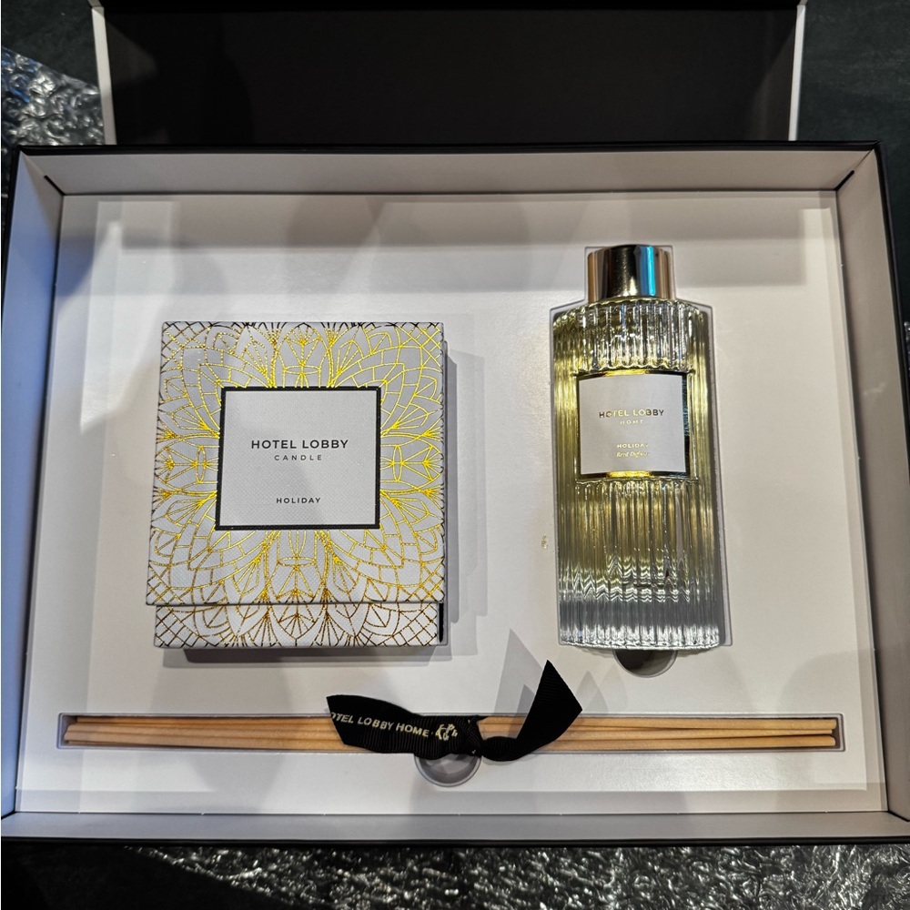 Holiday Gift Set - Hotel Lobby Home Holiday Soy Candle and diffuser set - Picture 2 of 4